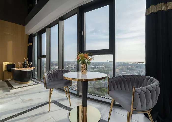 Hanza Tower Original 21st Floor- Sea And City-view Apartahotel